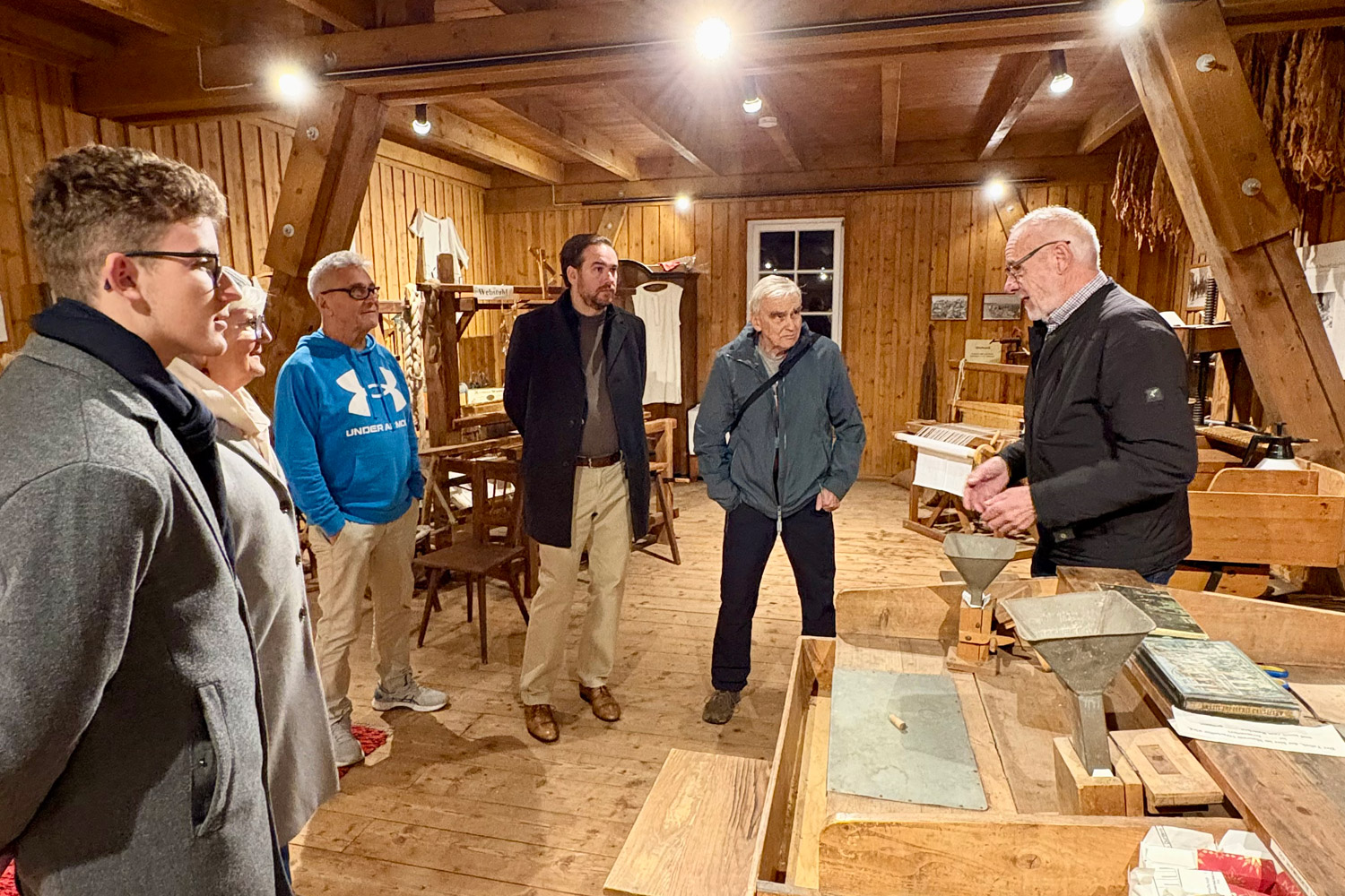 Andreas Sturm MdL besuchte das Gemeinde- und Forstmuseum in Oftersheim. (Foto: Melkus)
