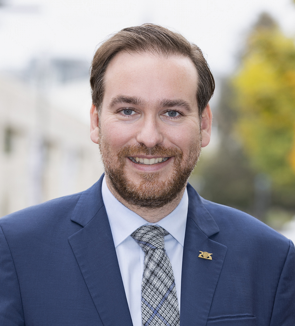 Gl�ckwunsch von Andreas Sturm MdL nach Oftersheim: Das inklusive Handballprojekt �HG-Unified-Hy�nen� wurde ausgezeichnet, der Preis ist mit 5.000 Euro dotiert. (Foto: Busse)