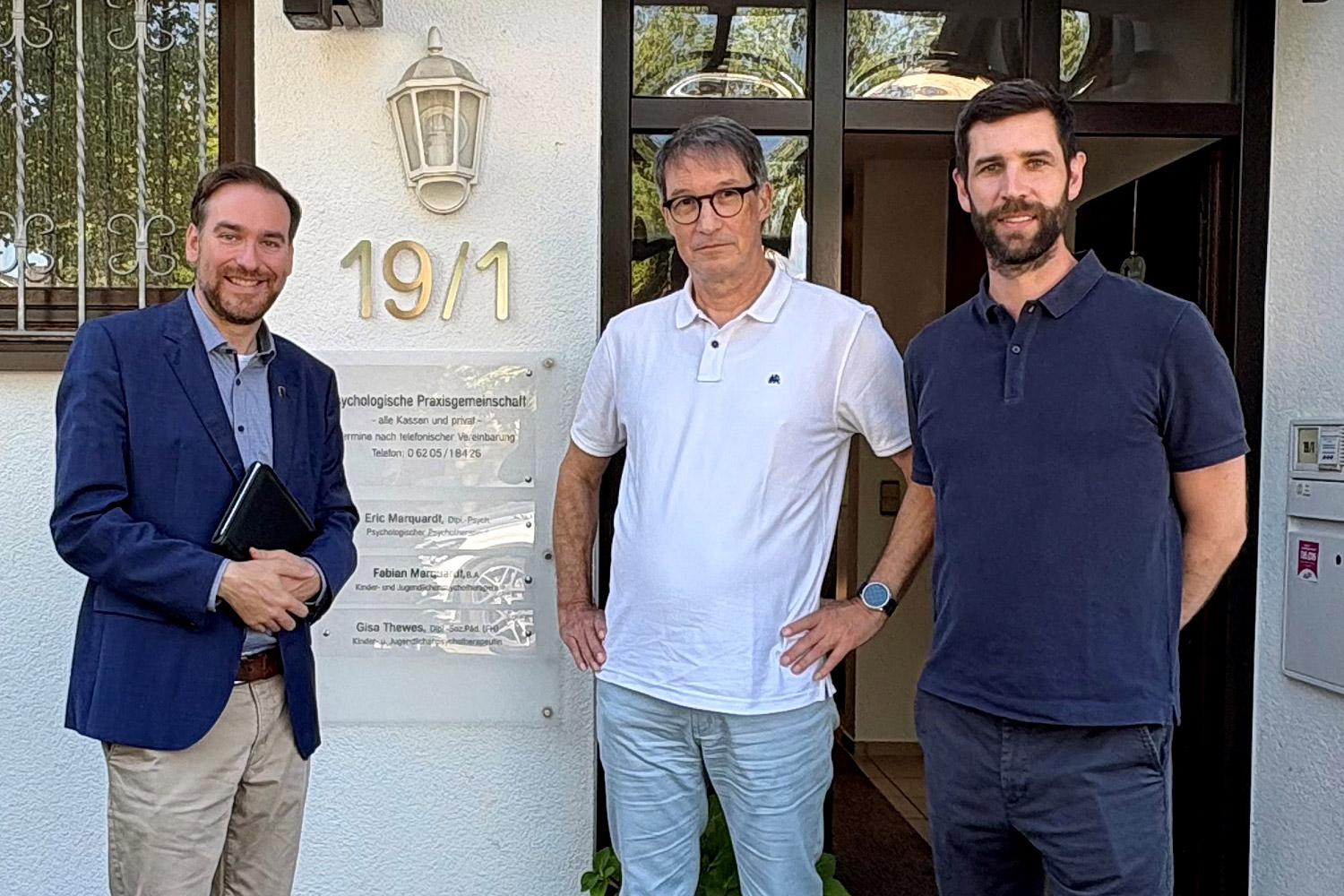 Foto (v.l.): Andreas Sturm MdL im Gespr�ch mit Eric und Fabian Marquardt (Foto: Melkus)